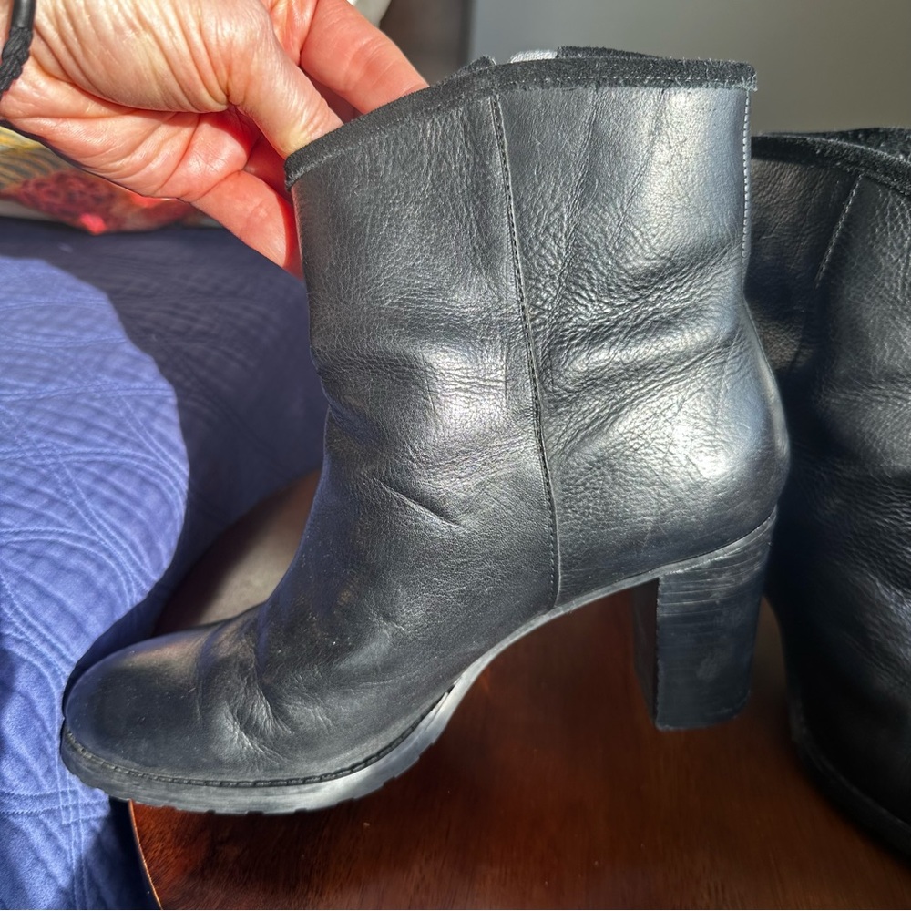 Lauren Ralph Lauren Carah Ankle Boots Black Leather Sz 7.5 Quiet Luxury - Picture 2 of 8
